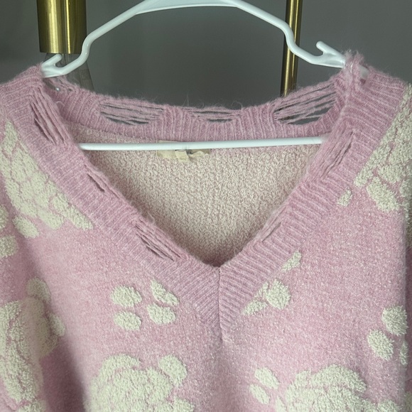 Entro Pink and Cream V-Neck Sweater - Picture 3 of 4